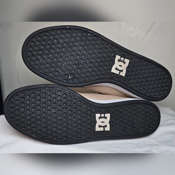 DC Men's Light Tan Canvas Sneakers 11 - Picture 7 of 8